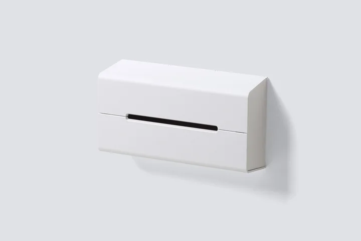 壁面へ取り付けられた白いideaco WALL 2